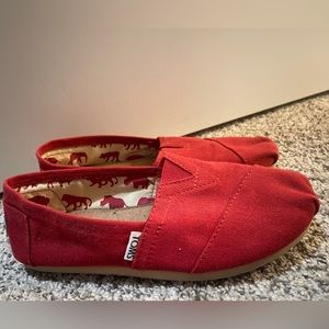 Women’s TOMS size 6.5